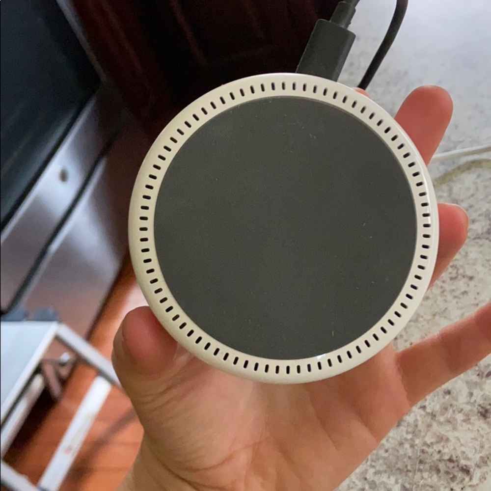Amazon echo dot (2nd generation) - Picture 2 of 3